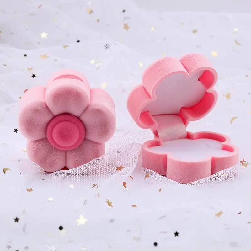 Velvet Ring Gift Box in Flower – velvet ring box
