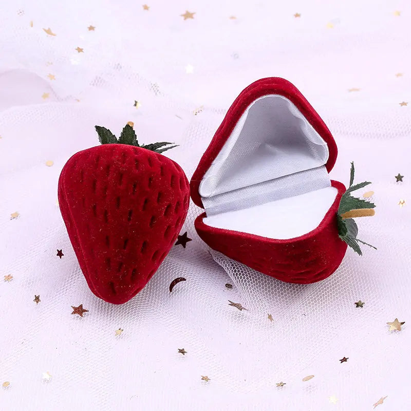 Velvet Ring Gift Box in Strawberry – velvet ring box
