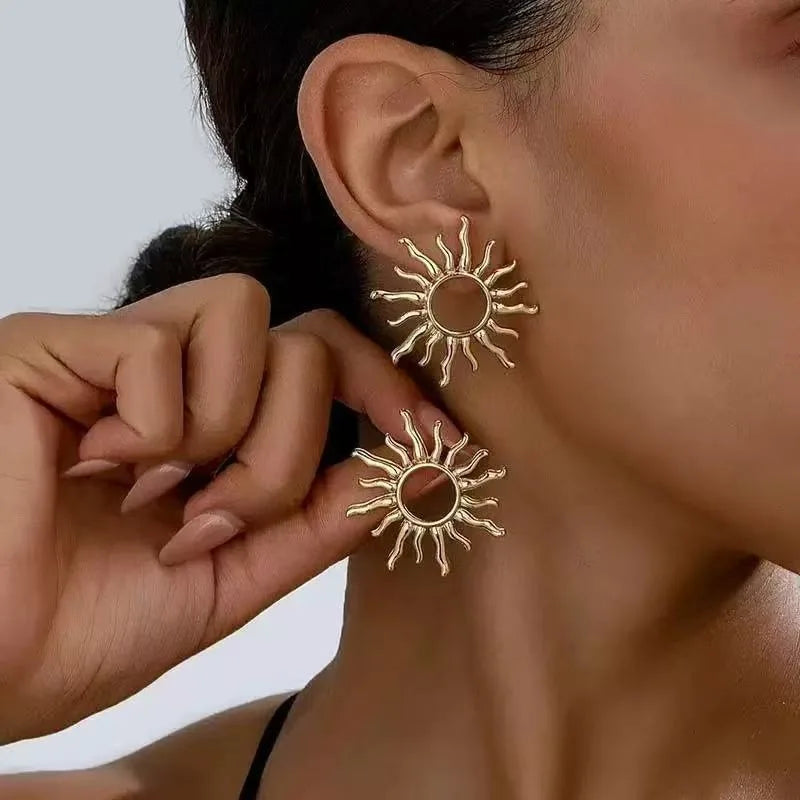 Sunflower Stud Earrings in Gold – sunflower stud earrings